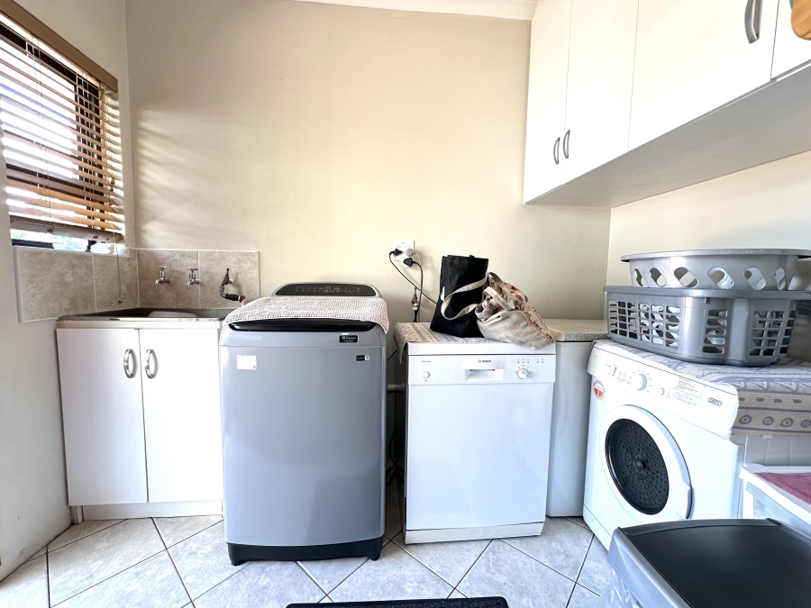 To Let 3 Bedroom Property for Rent in Panorama Western Cape